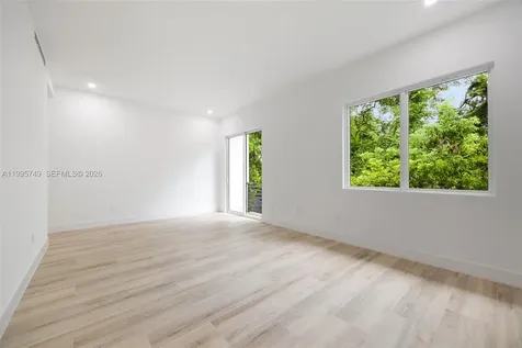 3162 Plaza Street Coconut Grove FL 33133