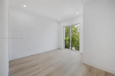 3162 Plaza Street Coconut Grove FL 33133