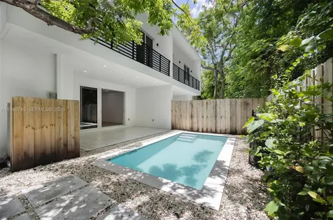 3162 Plaza Street Coconut Grove FL 33133
