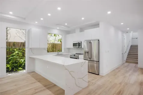 3162 Plaza Street Coconut Grove FL 33133