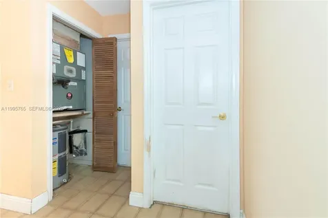450 SW 92nd Avenue Miami FL 33174
