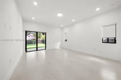 5209 SW 22nd Street West Park FL 33023