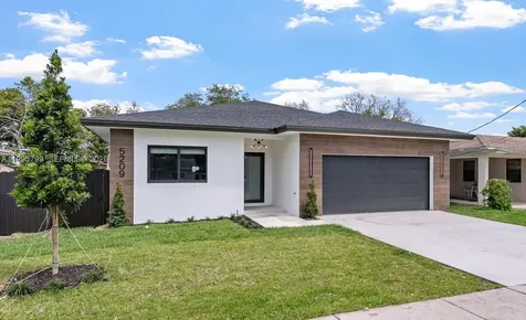 5209 SW 22nd Street West Park FL 33023