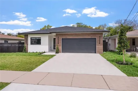 5209 SW 22nd Street West Park FL 33023