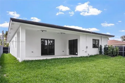 5209 SW 22nd Street West Park FL 33023