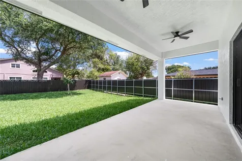 5209 SW 22nd Street West Park FL 33023