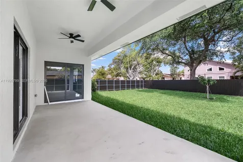 5209 SW 22nd Street West Park FL 33023