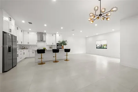 5209 SW 22nd Street West Park FL 33023
