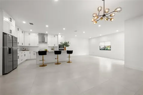 5209 SW 22nd Street West Park FL 33023