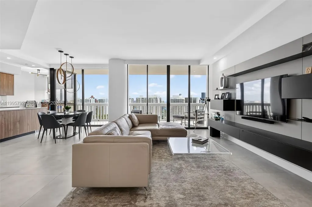 1000 Island Bl Aventura FL 33160