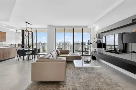 1000 Island Bl Aventura FL 33160