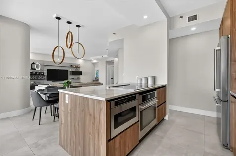 1000 Island Bl Aventura FL 33160
