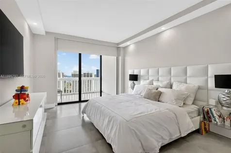 1000 Island Bl Aventura FL 33160