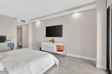 1000 Island Bl Aventura FL 33160