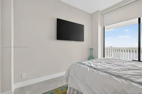 1000 Island Bl Aventura FL 33160
