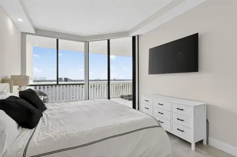 1000 Island Bl Aventura FL 33160