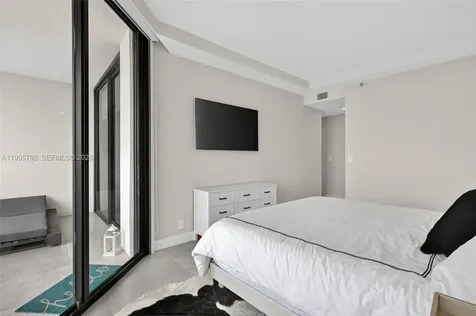 1000 Island Bl Aventura FL 33160
