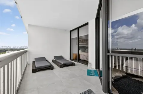1000 Island Bl Aventura FL 33160