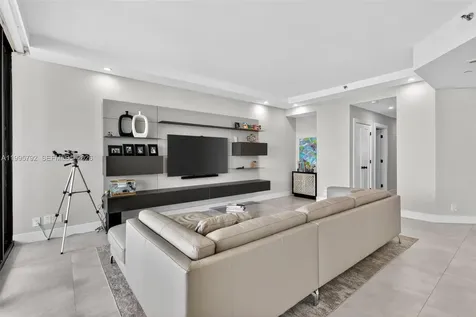 1000 Island Bl Aventura FL 33160