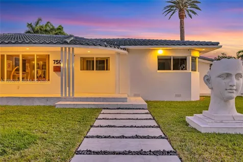 750 Harrison Street Hollywood FL 33019