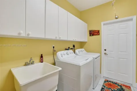 6462 SW 93rd Place Miami FL 33173