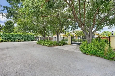6462 SW 93rd Place Miami FL 33173