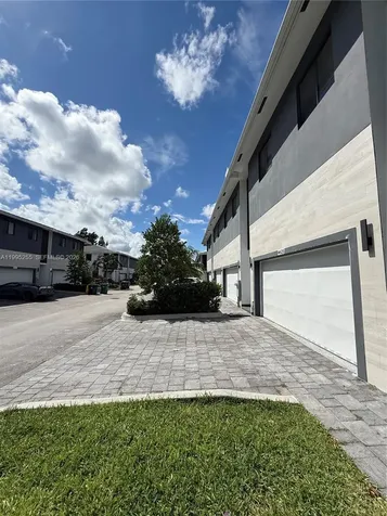 4631 SW 32nd Avenue Dania Beach FL 33312