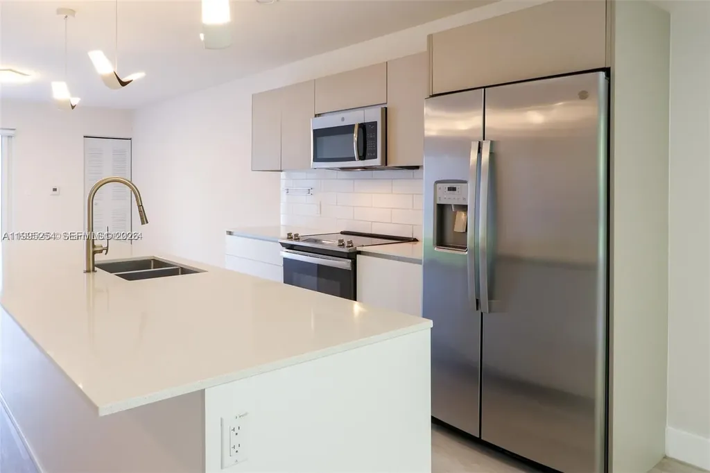 2555 NE 193rd Street Miami FL 33180