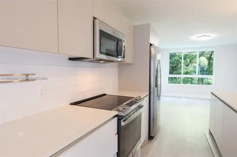 2555 NE 193rd Street Miami FL 33180