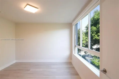 2555 NE 193rd Street Miami FL 33180