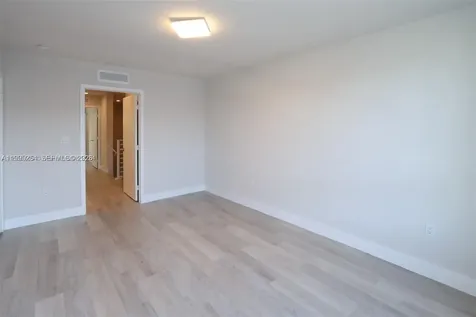 2555 NE 193rd Street Miami FL 33180