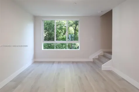 2555 NE 193rd Street Miami FL 33180