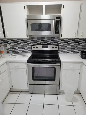 3021 W 76th Street Hialeah FL 33018