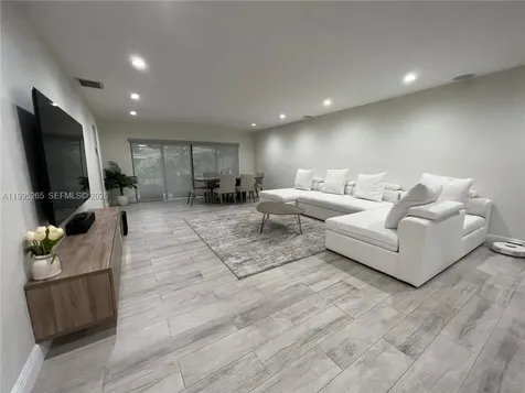 307 Bonnie Brae Way Hollywood FL 33021