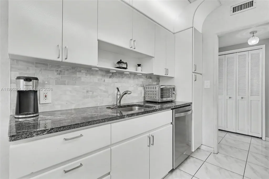 4200 Hillcrest Drive Hollywood FL 33021