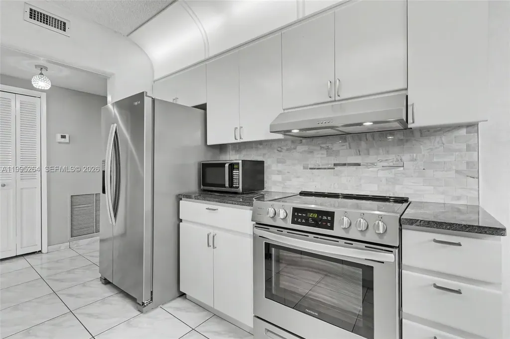 4200 Hillcrest Drive Hollywood FL 33021