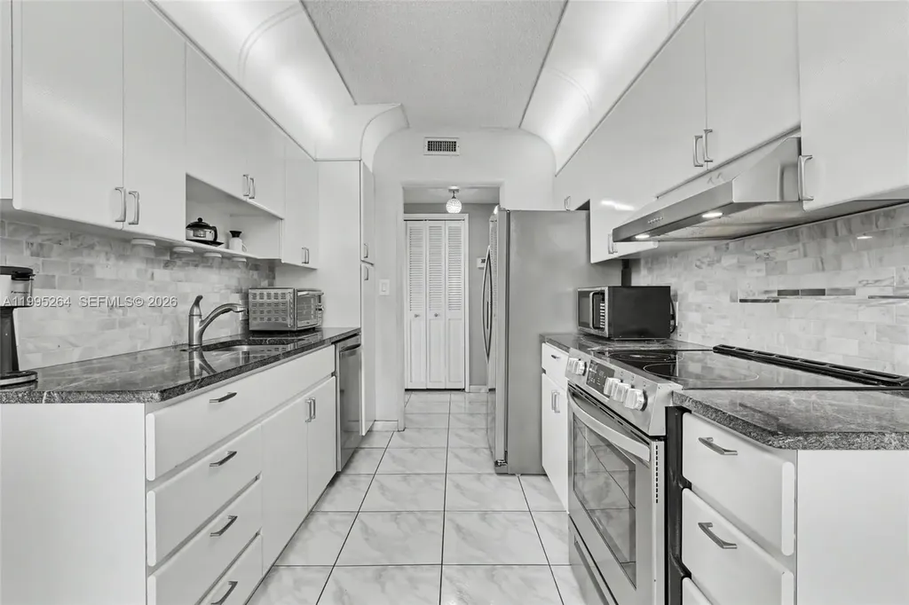 4200 Hillcrest Drive Hollywood FL 33021