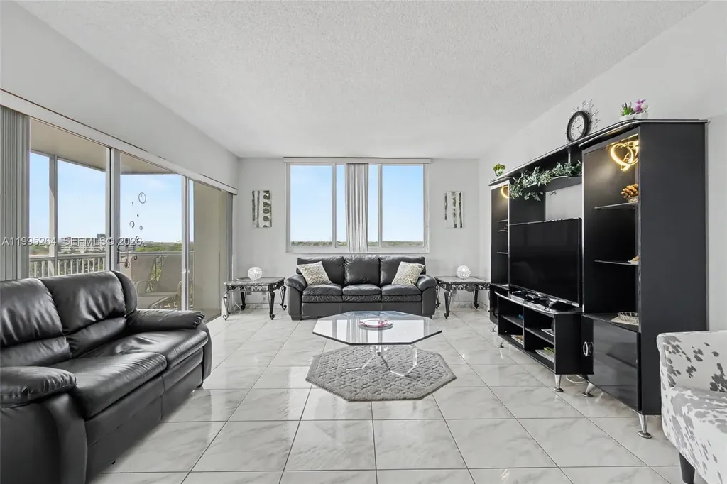 4200 Hillcrest Drive Hollywood FL 33021