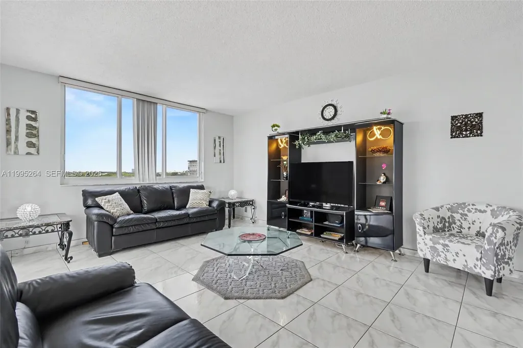 4200 Hillcrest Drive Hollywood FL 33021