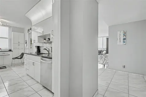 4200 Hillcrest Drive Hollywood FL 33021