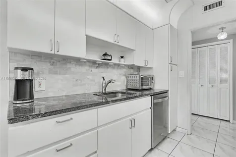 4200 Hillcrest Drive Hollywood FL 33021
