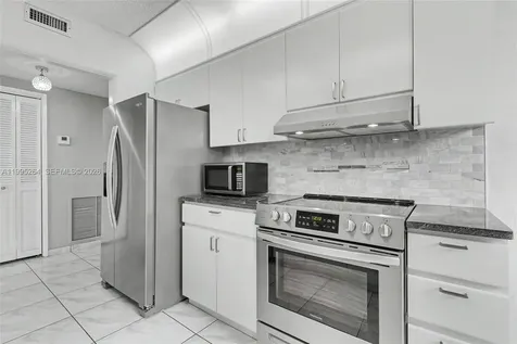 4200 Hillcrest Drive Hollywood FL 33021