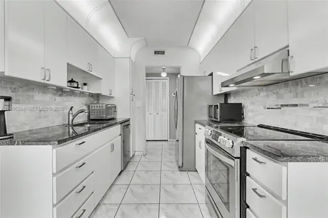 4200 Hillcrest Drive Hollywood FL 33021
