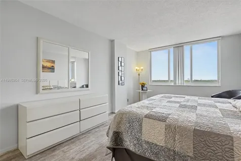 4200 Hillcrest Drive Hollywood FL 33021