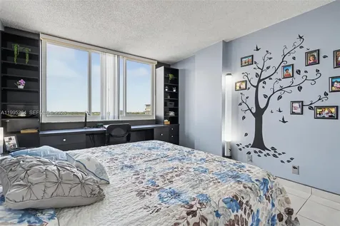 4200 Hillcrest Drive Hollywood FL 33021