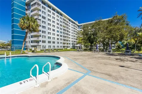 4200 Hillcrest Drive Hollywood FL 33021