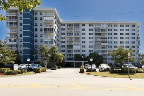 4200 Hillcrest Drive Hollywood FL 33021