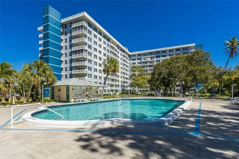 4200 Hillcrest Drive Hollywood FL 33021
