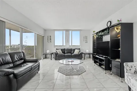 4200 Hillcrest Drive Hollywood FL 33021
