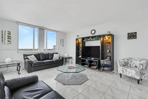 4200 Hillcrest Drive Hollywood FL 33021